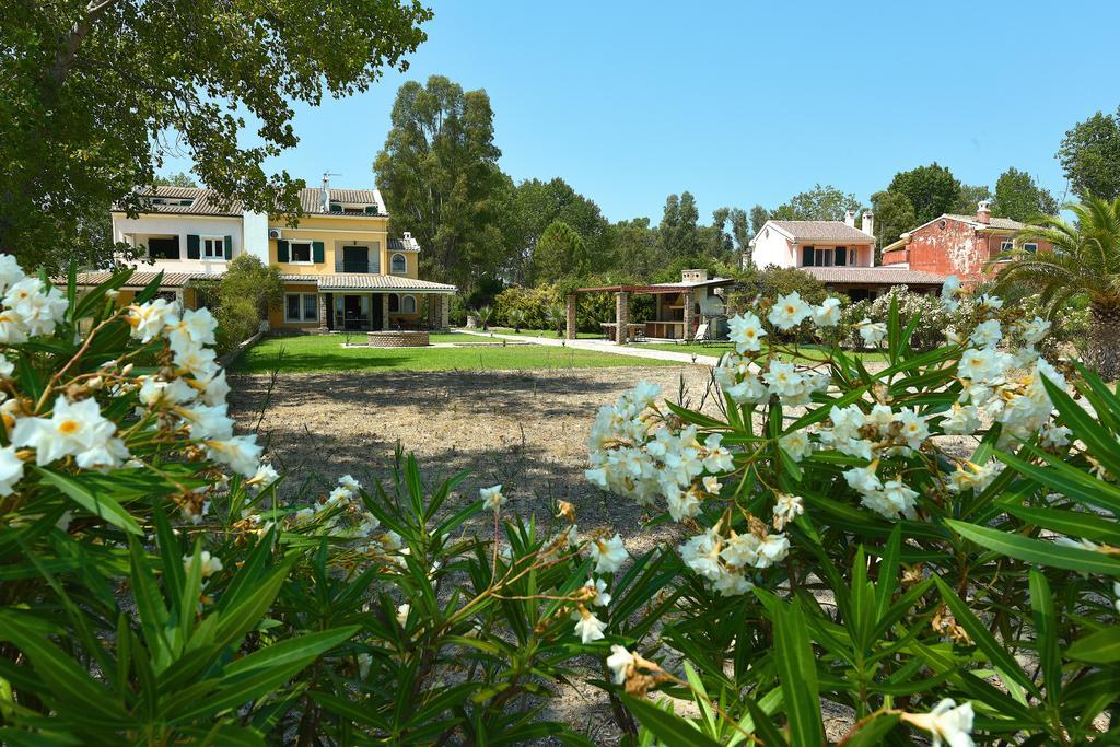 Antonia Beachfront Villa Lefkímmi Exterior foto