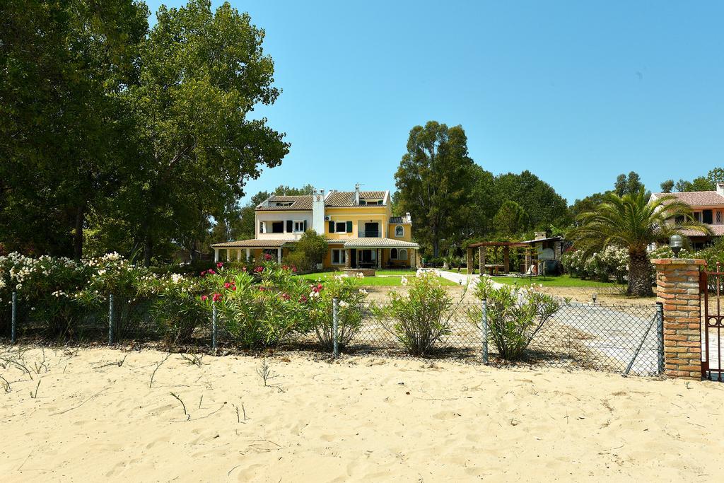 Antonia Beachfront Villa Lefkímmi Exterior foto