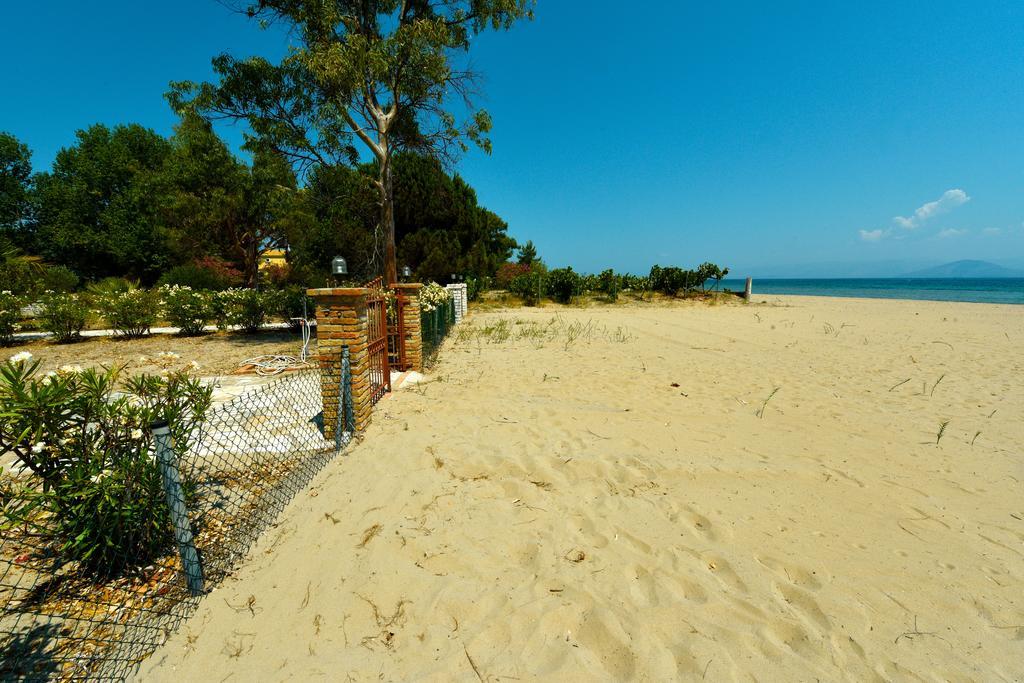 Antonia Beachfront Villa Lefkímmi Exterior foto